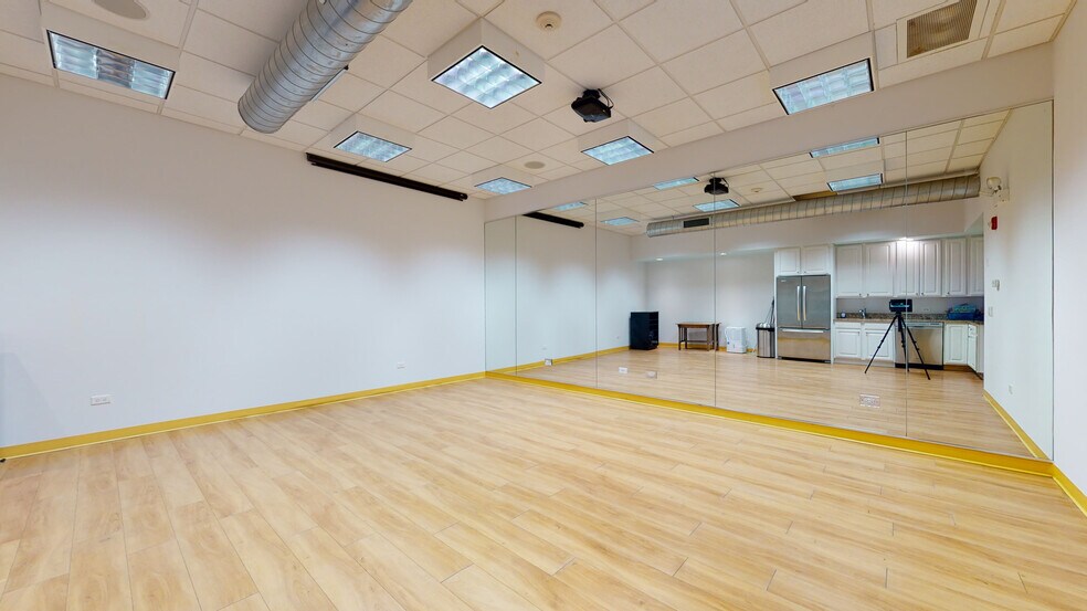 More Photos Of 3827 N Southport Ave, Chicago Storefront Retail Residential For Lease
