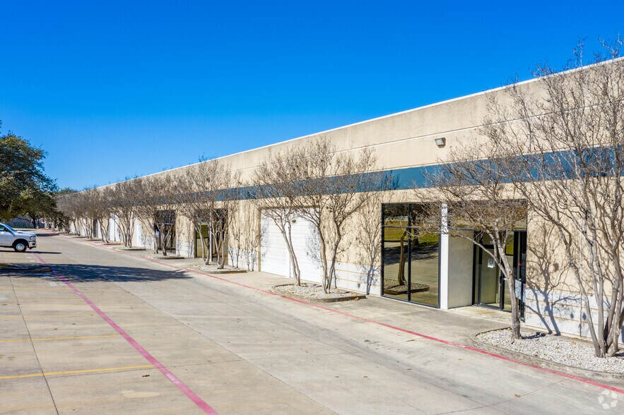 More Photos Of 12200 Crownpoint Dr, San Antonio Distribution For Lease