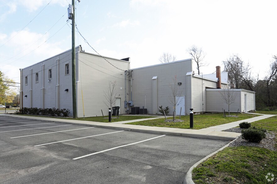 More Photos Of 2112 Old Williamsburg Rd, Yorktown Freestanding For Sale