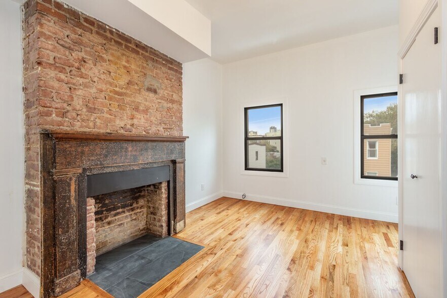 More Photos Of 524 Lorimer St, Brooklyn Storefront Retail Residential For Sale