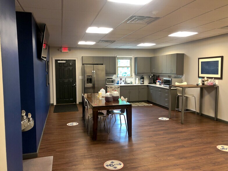 More Photos Of 3690 N Peachtree Rd, Chamblee Loft Creative Space For Lease