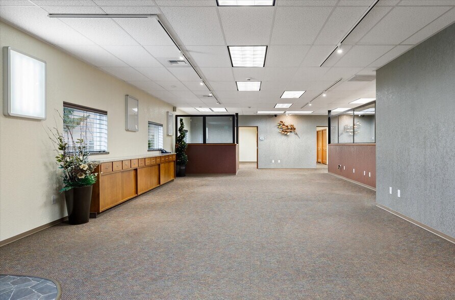 More Photos Of 1421 SW Barlow St, Oak Harbor General Retail For Sale