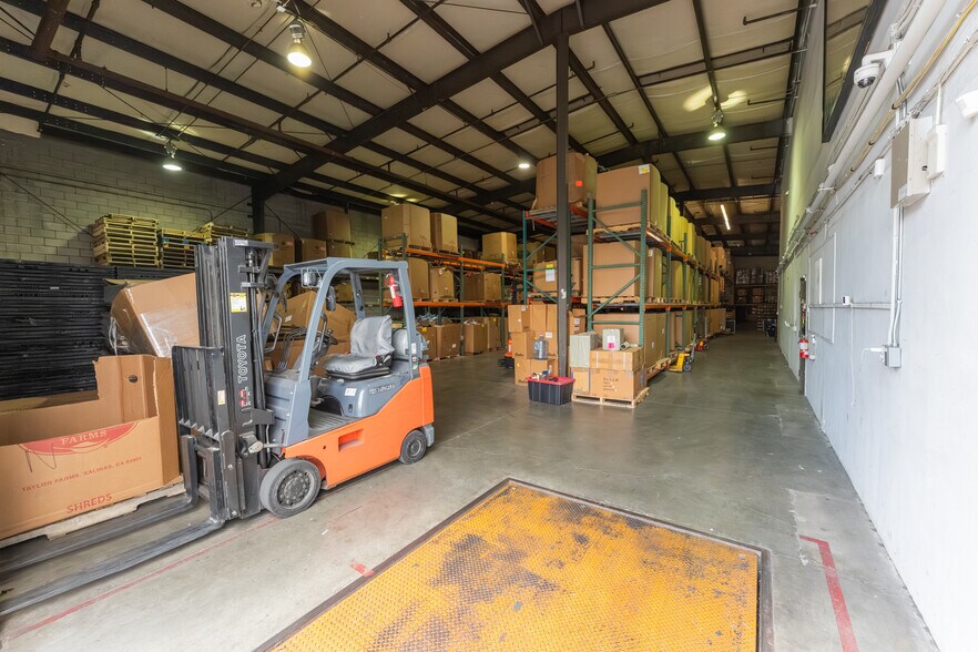 More Photos Of 2101 E 51st St, Vernon Manufacturing For Sale