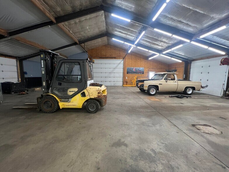 More Photos Of 380 S Main St, De Graff Light Manufacturing For Sale