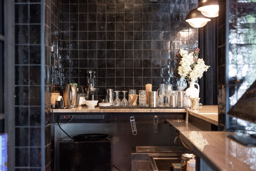 More Photos Of 442 High St, Lyons Restaurant For Sale