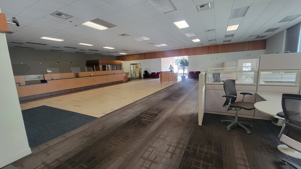 More Photos Of 501 N Olympic Ave, Arlington Bank For Sale