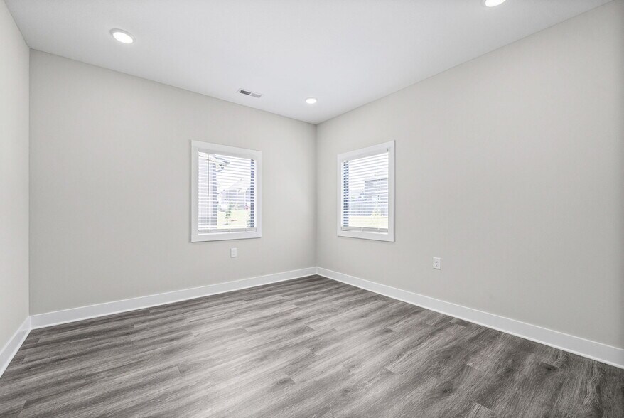 More Photos Of 2510 Pea Ridge Rd, Clarksville Office For Lease