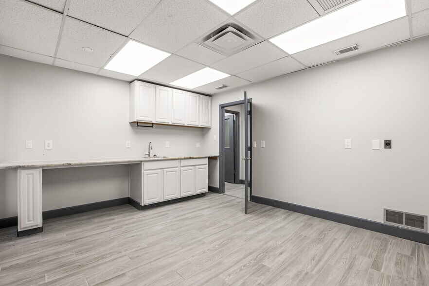 More Photos Of 901 N Grove St, Eustis Medical For Sale