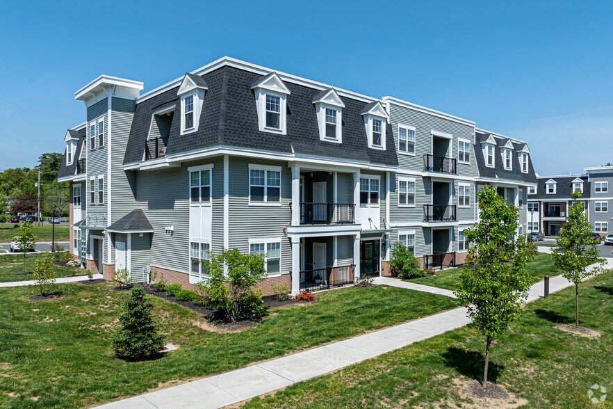 More Photos Of 280 Salmon Brook St, Granby Apartments For Sale