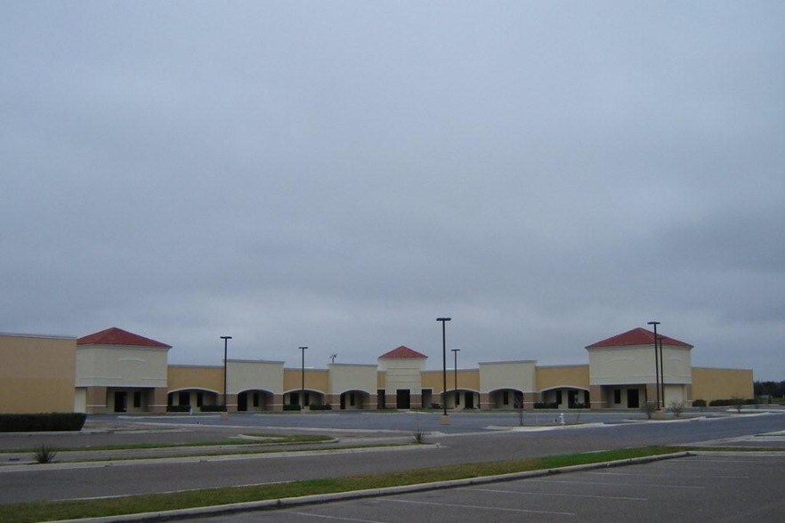 More Photos Of 4101-4179 Crosspoint Blvd, Edinburg Medical For Sale