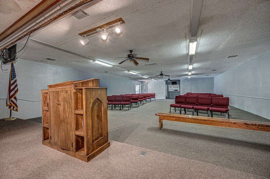 More Photos Of 1028 N 11th St, Chickasha Religious Facility For Sale