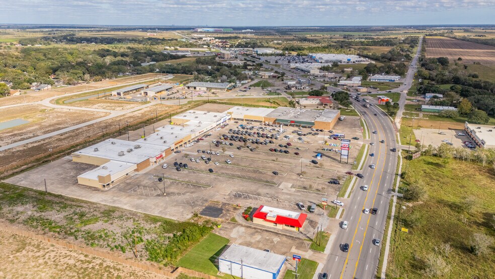 More Photos Of 4000 7th St, Bay City Unknown For Lease