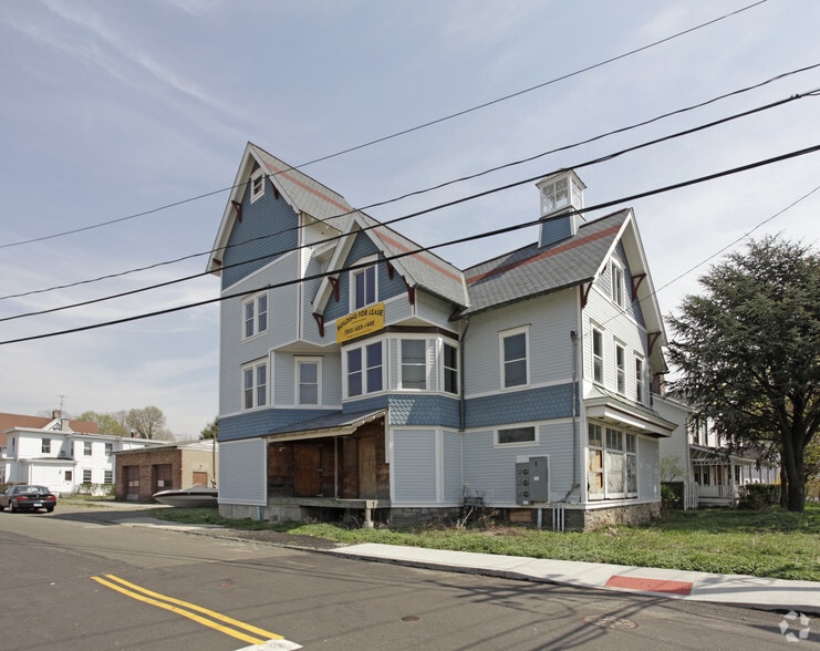 More Photos Of 158 Main St, Norwalk Storefront Retail Residential For Lease