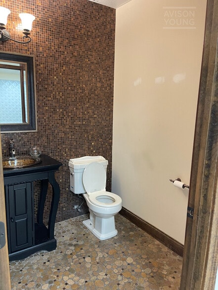 More Photos Of 3712-3728 Vineland Rd, Orlando Warehouse For Lease