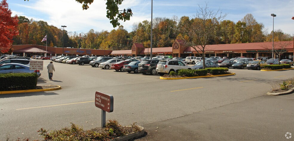 More Photos Of 1100-1124 Fledderjohn Rd, Charleston Storefront For Lease