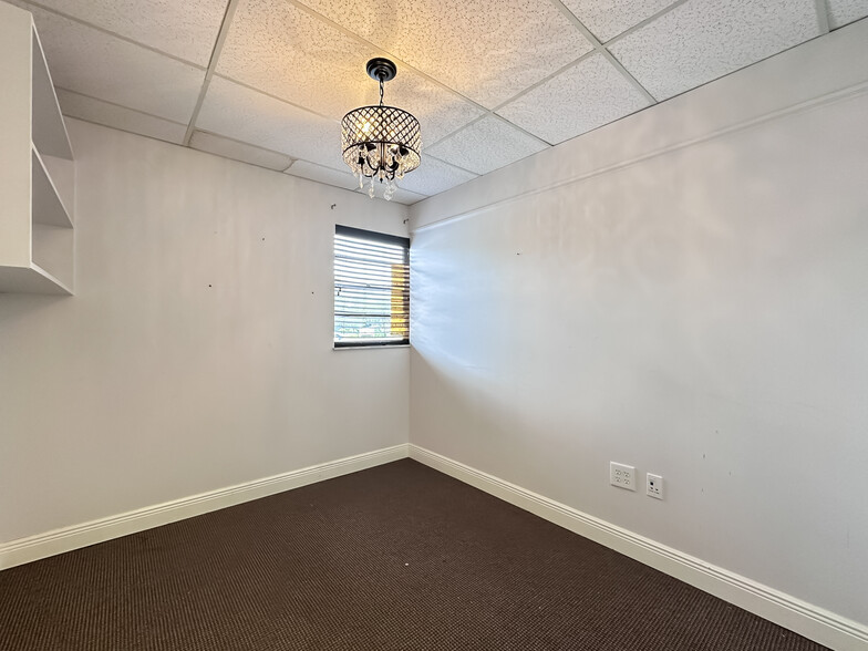 More Photos Of 107-121 Allamanda Dr, Lakeland Unknown For Lease