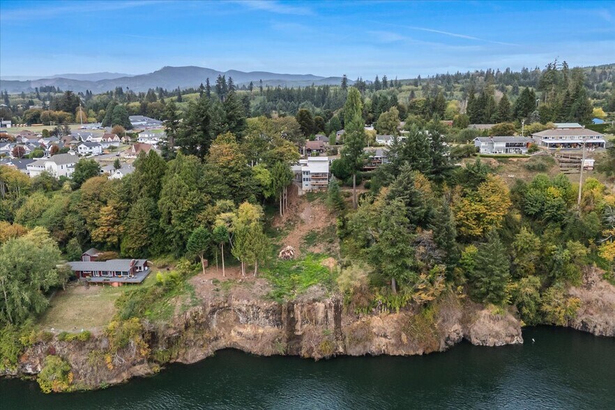 More Photos Of 520 Columbia St, Cathlamet Apartments For Sale