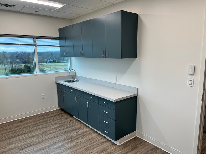 More Photos Of 8401 Medical Plaza Dr, Charlotte Medical For Lease