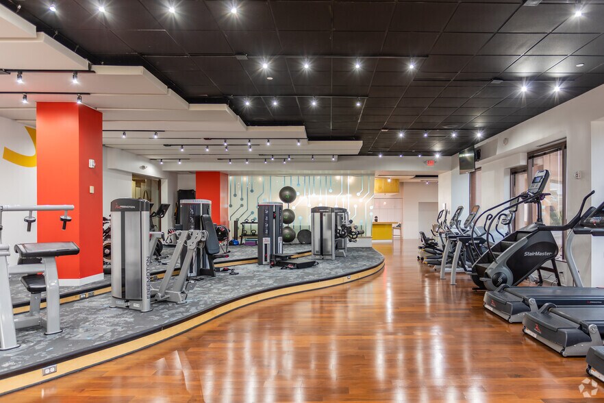 More Photos Of 50 E Rivercenter Blvd, Covington Office For Sale