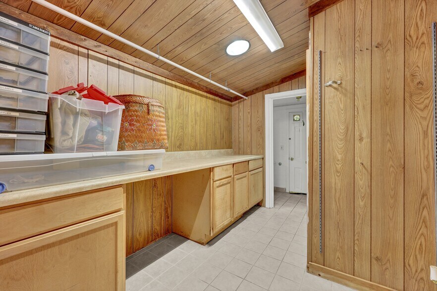 More Photos Of 4911 Oleander Dr, Wilmington General Retail For Sale