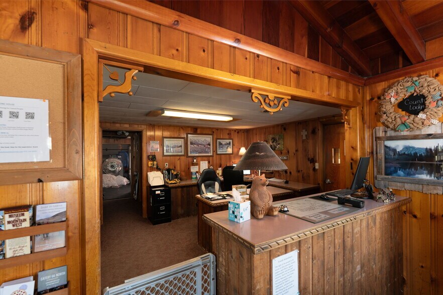 More Photos Of 1624 E Main St, Montrose Hotel For Sale