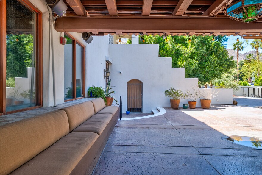 More Photos Of 369 N Palm Canyon Dr, Palm Springs Restaurant For Lease