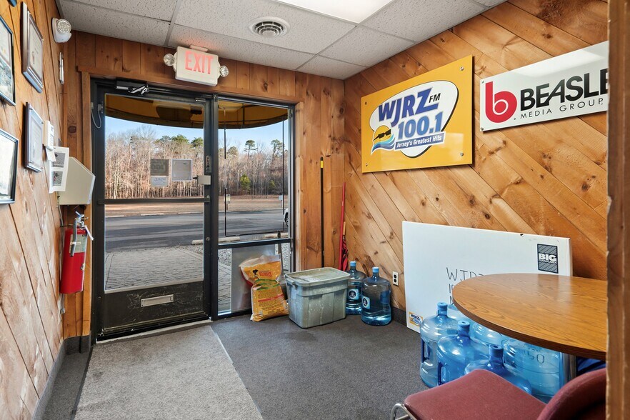 More Photos Of 641 Beach Ave, Stafford Airport For Sale