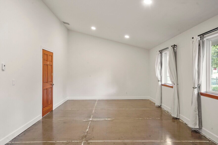 More Photos Of 267 Washington St, Monument Office Residential For Sale