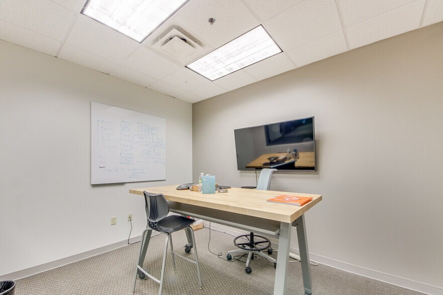 More Photos Of 10700 Abbotts Bridge Rd, Johns Creek General Retail For Lease