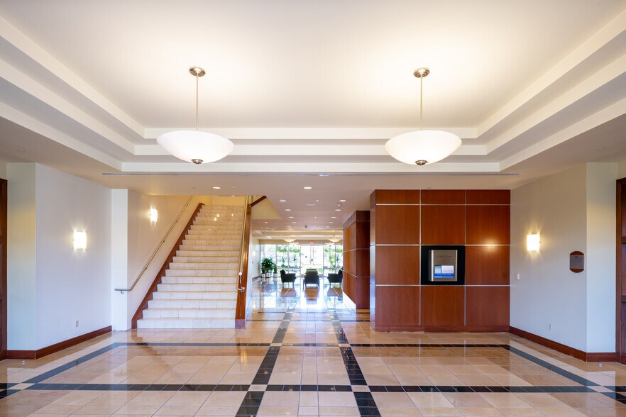 More Photos Of 5701 W Talavi Blvd, Glendale Office For Lease
