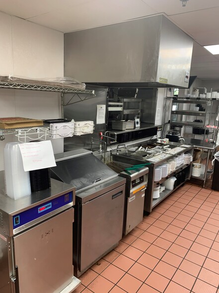 More Photos Of 4011 E Busch Blvd, Tampa Fast Food For Lease