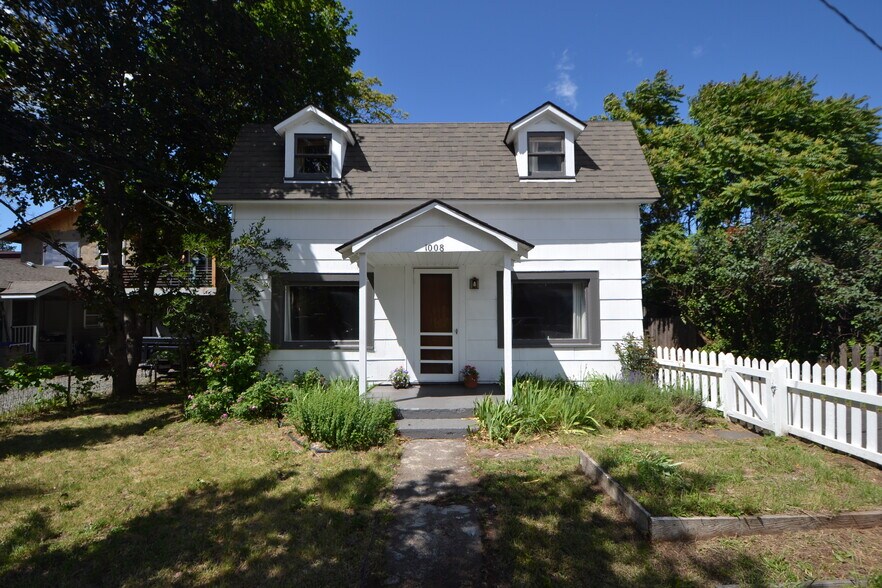 More Photos Of 1008 June St, Hood River Flex For Sale