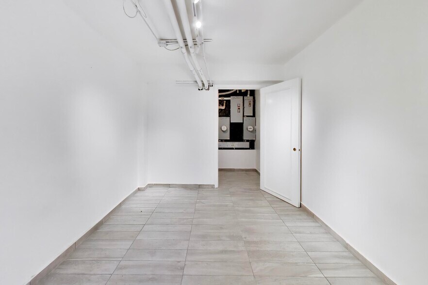 More Photos Of 924 H St NE, Washington Storefront For Lease