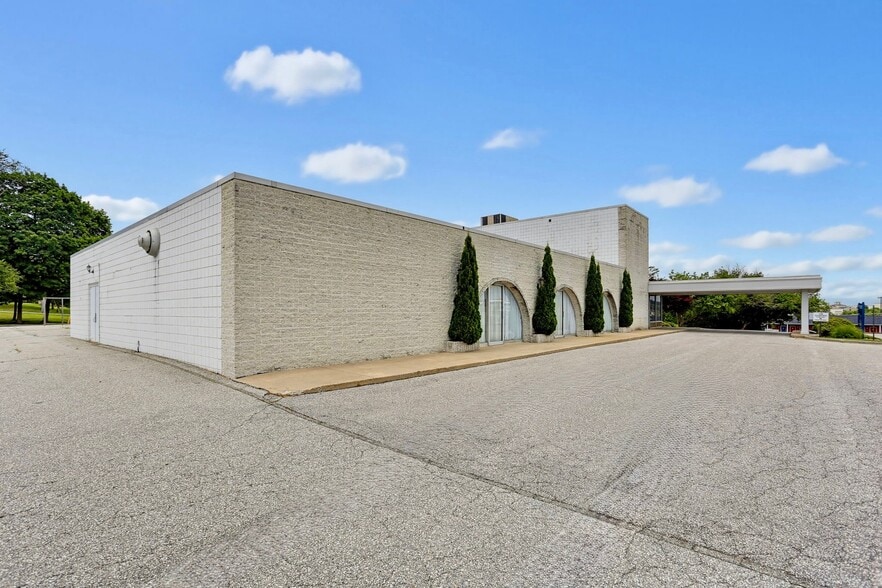 More Photos Of 505 Jermor Ln, Westminster Restaurant For Lease