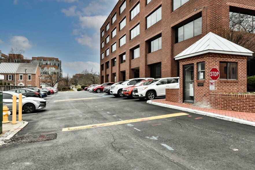 More Photos Of 105 Oronoco St, Alexandria Office For Lease