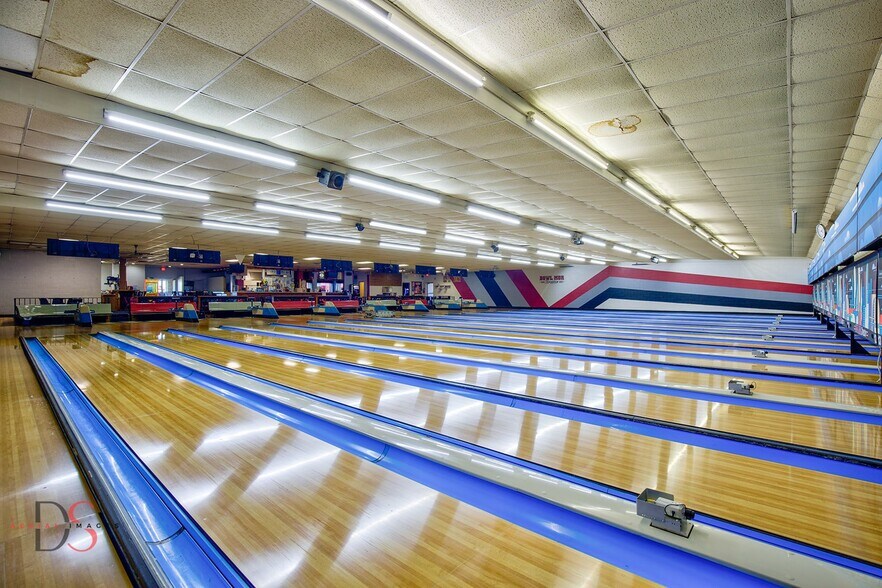 More Photos Of 2414 IL-23, Streator Flex For Sale