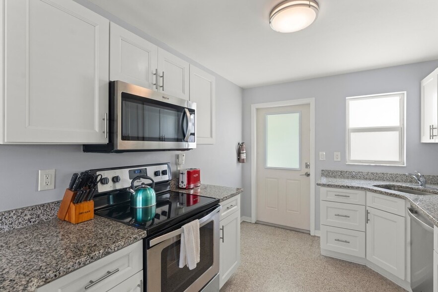 More Photos Of 1708 S Atlantic Ave, New Smyrna Beach Hotel For Sale