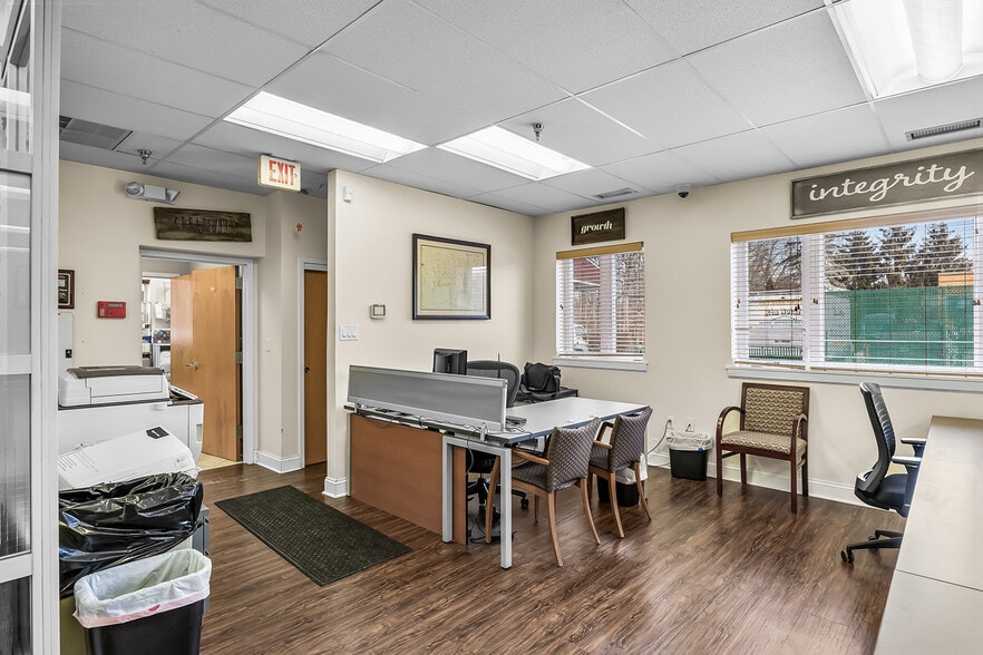 More Photos Of 39 Woodland Rd, Roseland Office For Sale