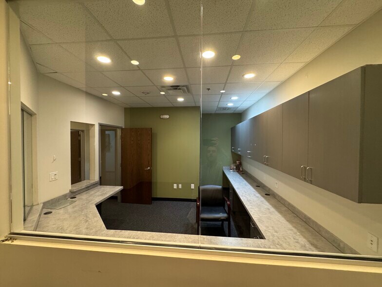 More Photos Of 3050 S Center St, Arlington Medical For Lease