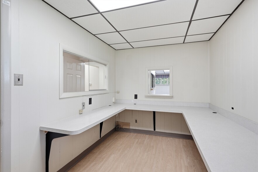 More Photos Of 222 Gibbsboro Rd, Clementon Office For Sale
