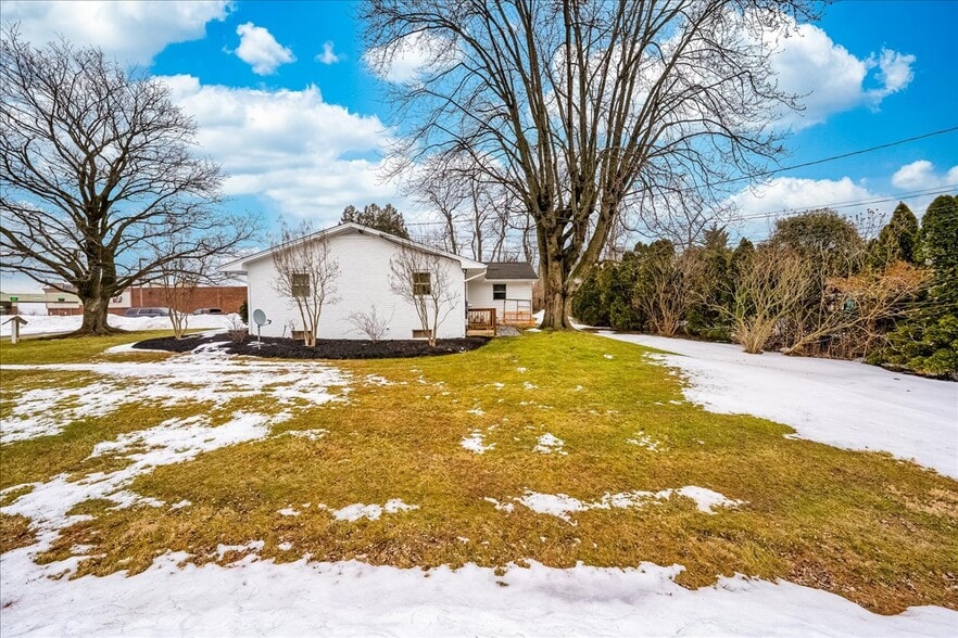 More Photos Of 611 Nursery Rd, Westminster Office For Sale