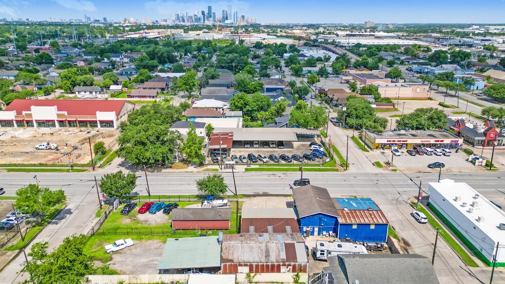 More Photos Of 1106 Wayside Dr, Houston Auto Repair For Sale