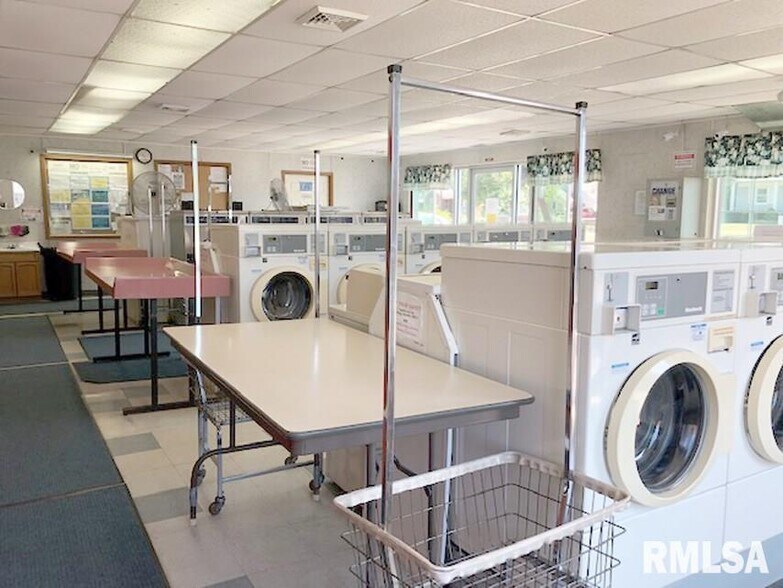 More Photos Of 1106 S Main St, Lewistown Storefront For Sale