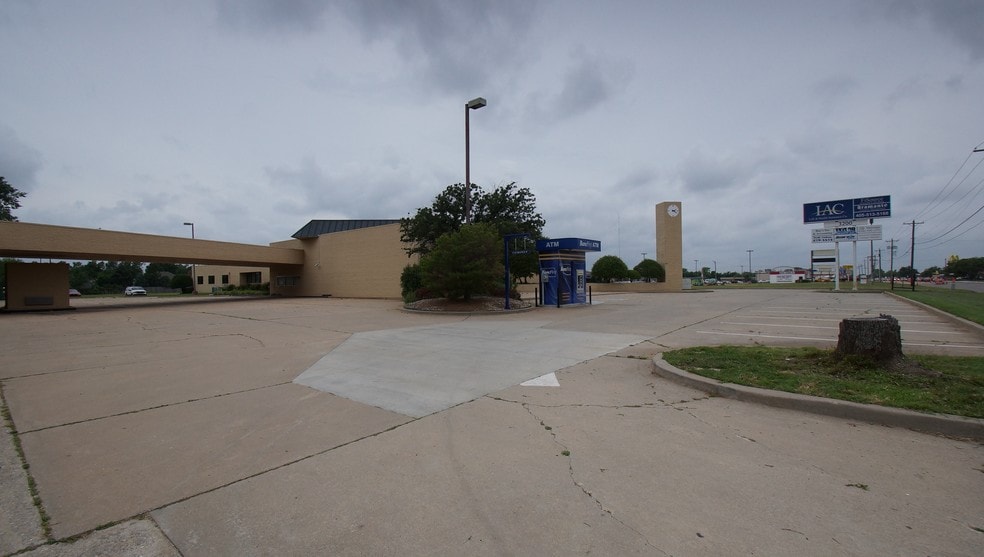 More Photos Of 3200 E Memorial Rd, Edmond Medical For Lease