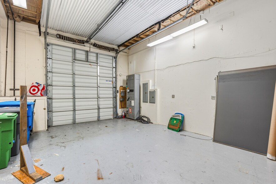 More Photos Of 560 4th St, San Francisco Showroom For Lease