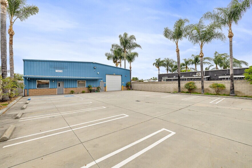 More Photos Of 13410 Waco St, Baldwin Park Manufacturing For Lease