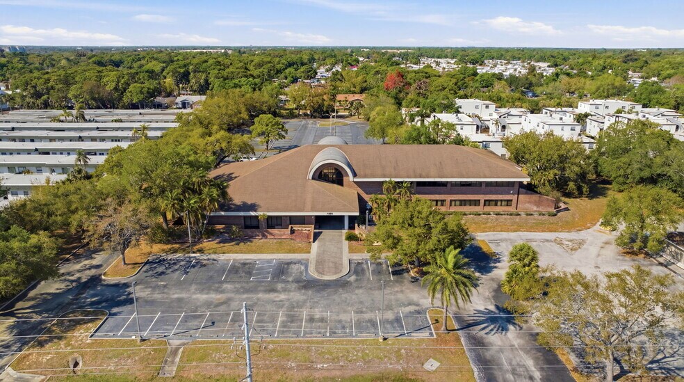 More Photos Of 7655 38th Ave N, Saint Petersburg Office For Sale