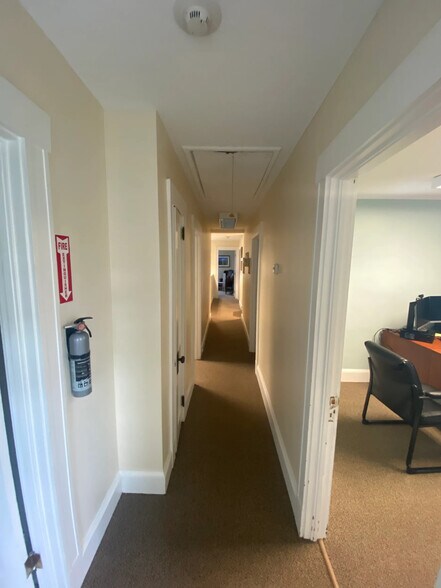 More Photos Of 15 Concord St, Glastonbury Office For Lease
