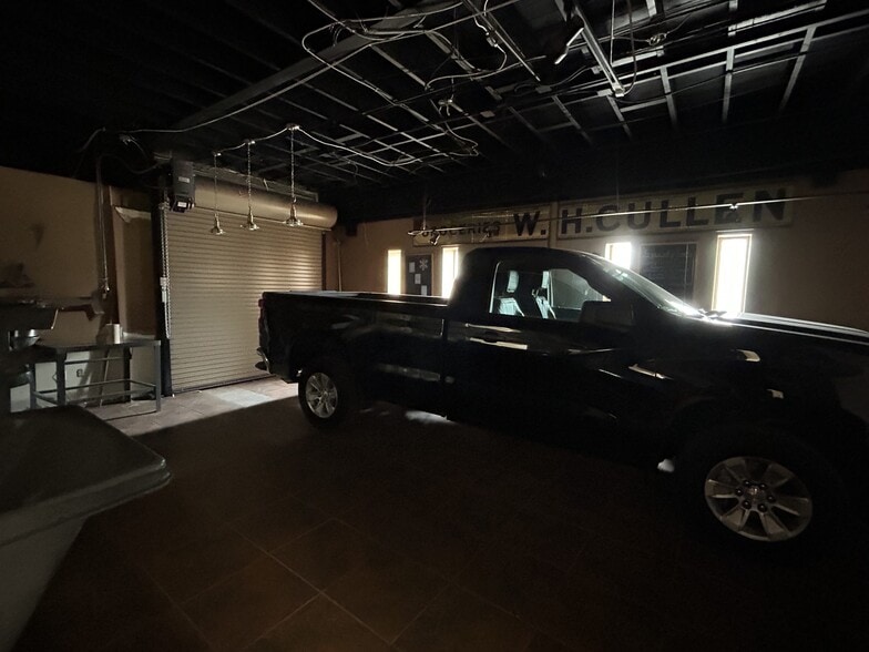 More Photos Of 748 Donald Lee Hollowell Pky, Atlanta Food Processing For Sale