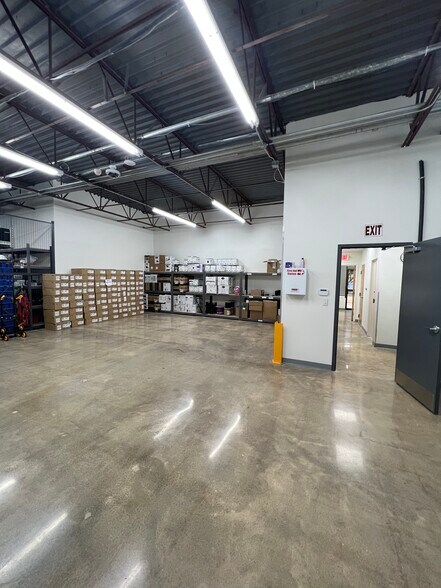 More Photos Of 11150 Morrison, Dallas Showroom For Sale